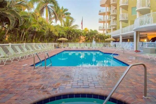 Sunset Sands From Oasis Getaways St. Pete Beach Exterior photo